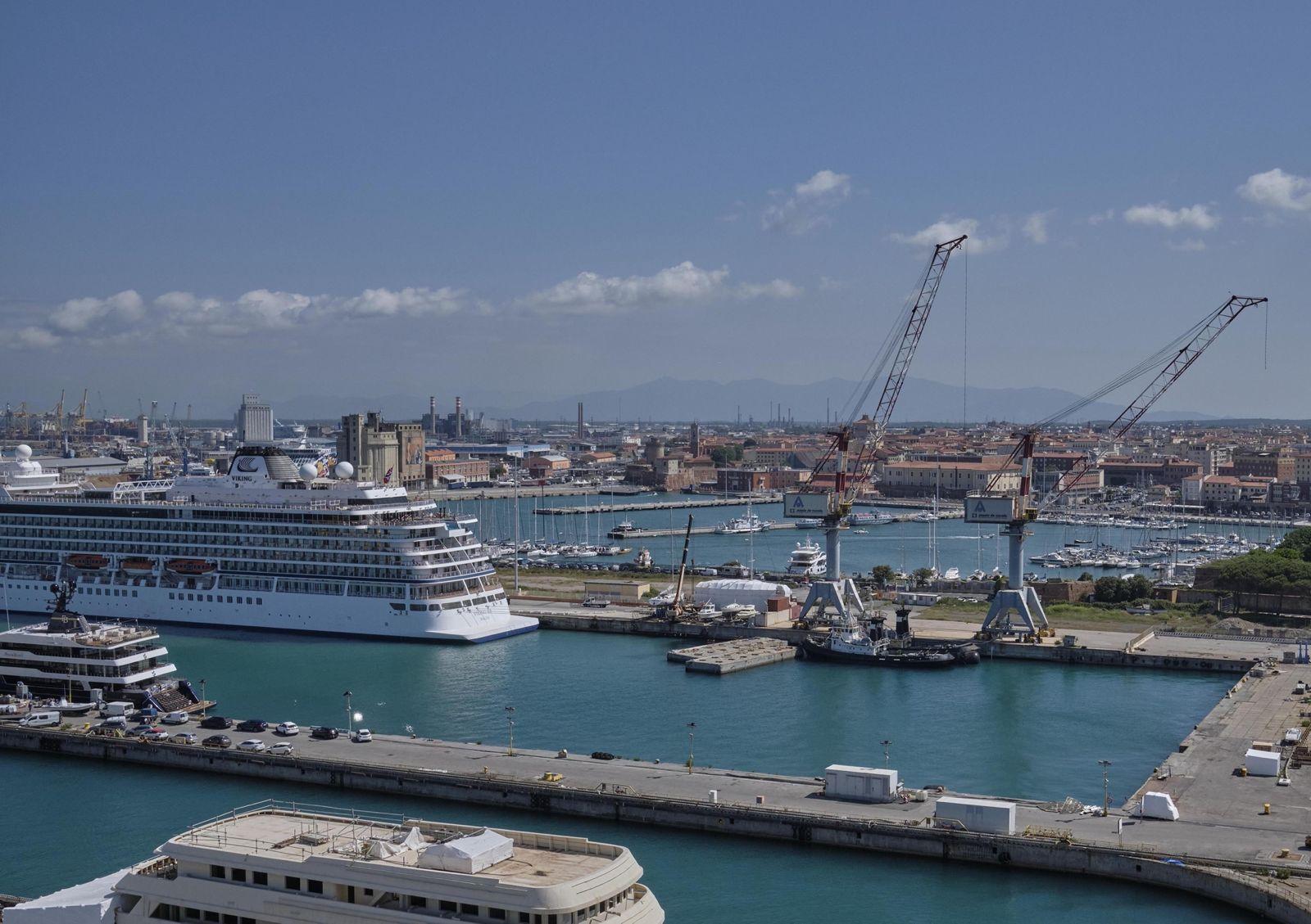 Il porto di Livorno (foto Franco Silvi)
