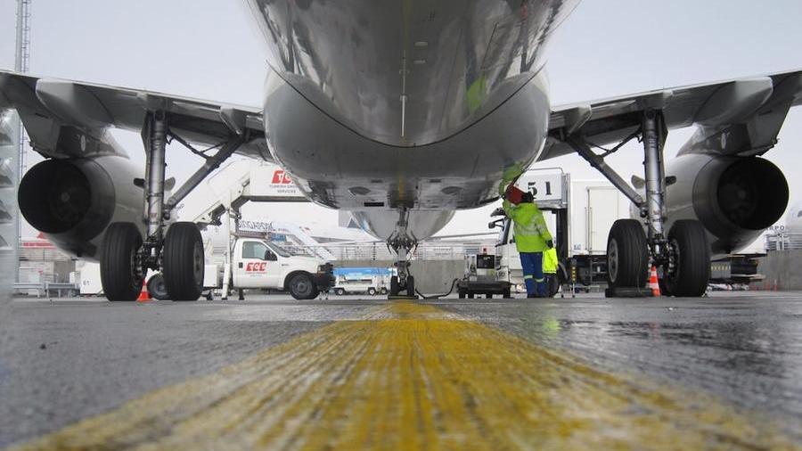 Un aereo prima della partenza