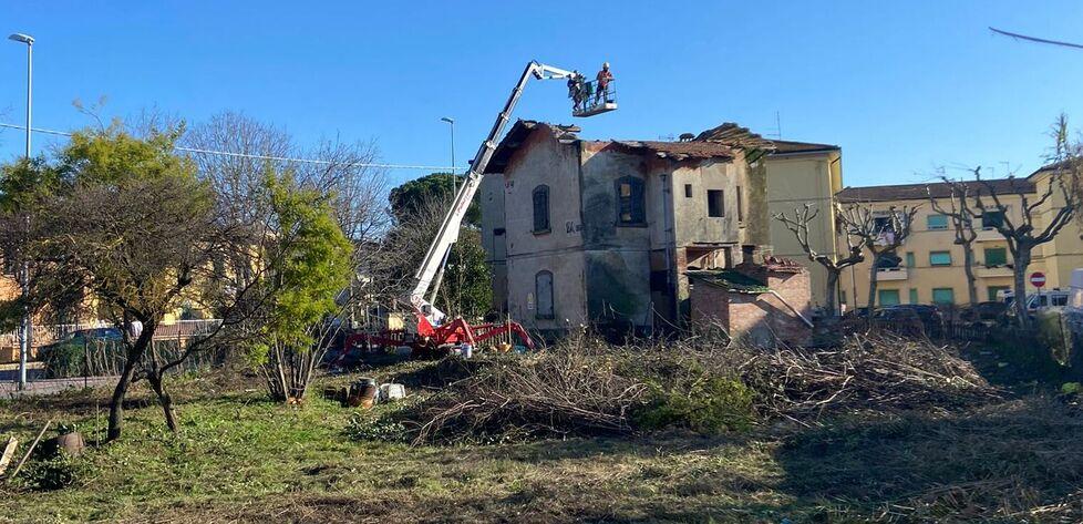 Addio all’ex casello ferroviario di Pontedera: sarà abbattuto. Ecco cosa nascerà al suo posto