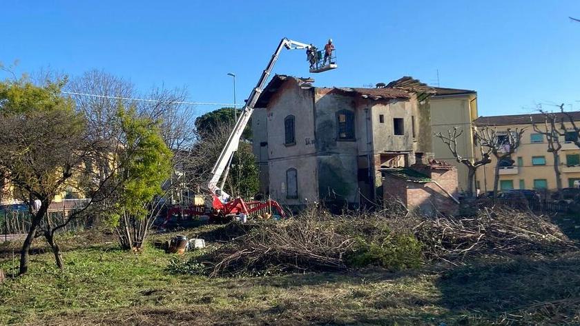 Addio all’ex casello ferroviario di Pontedera: sarà abbattuto. Ecco cosa nascerà al suo posto