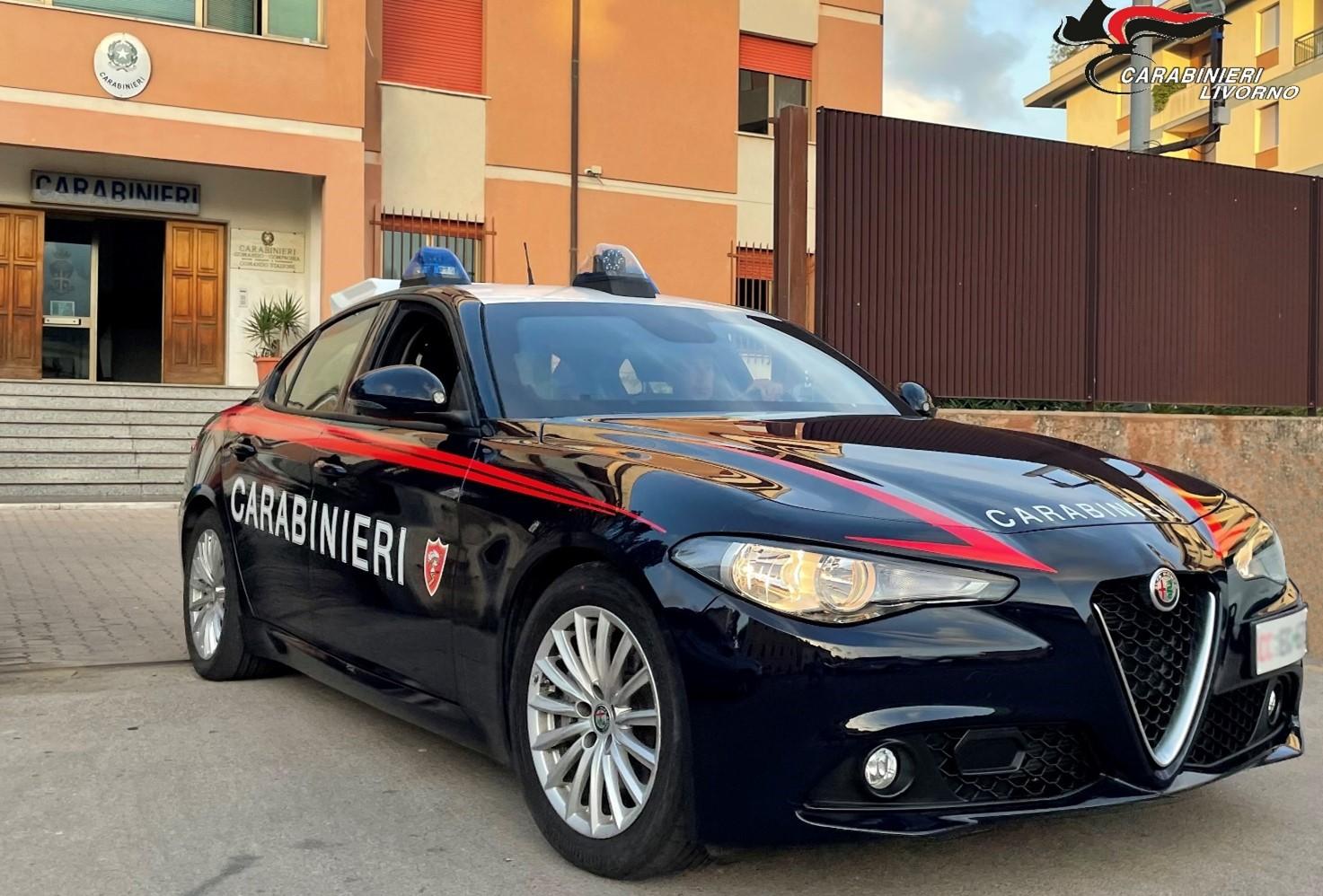Una pattuglia dei carabinieri (foto d'archivio)