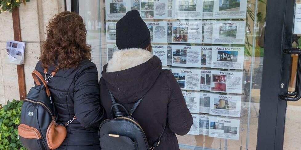 Lidi, aperta la caccia alla casa al mare. Affitti lunghi e richieste di acquisto