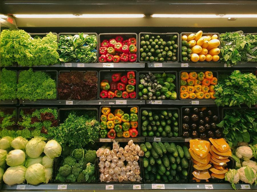 Il carrello dei toscani è sempre più vuoto: ecco la classifica delle rinunce. E aumenta l’acquisto dei cibi low cost