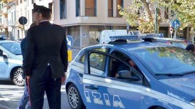 La polizia in zona municipio