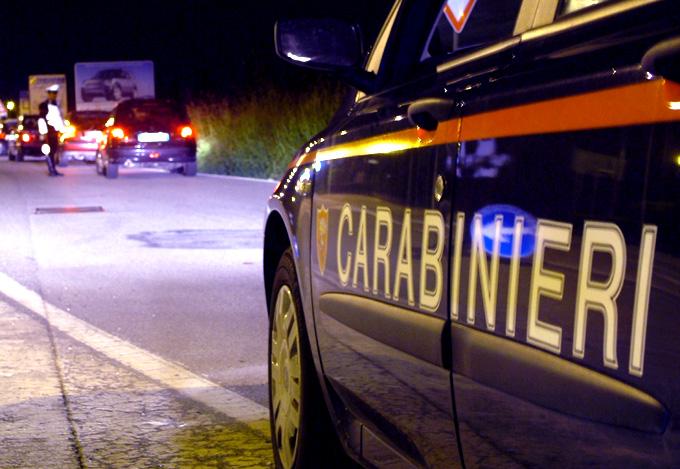 Cadelbosco Sopra, sorpresi mentre tentano il furto al bar: arrestato un 30enne