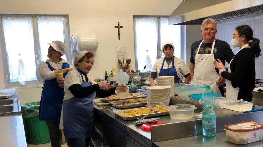 
	Olbia, volontari vincenziani in cucina alla mensa dei poveri

