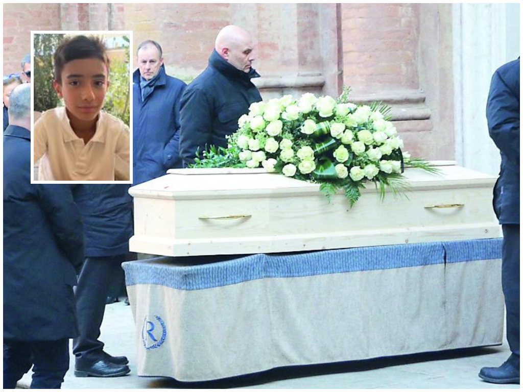 Funerali del ragazzino olbiese Riccardo Curreli, il ricordo dei compagni: «Non ti dimenticheremo, sorridi da lassù»