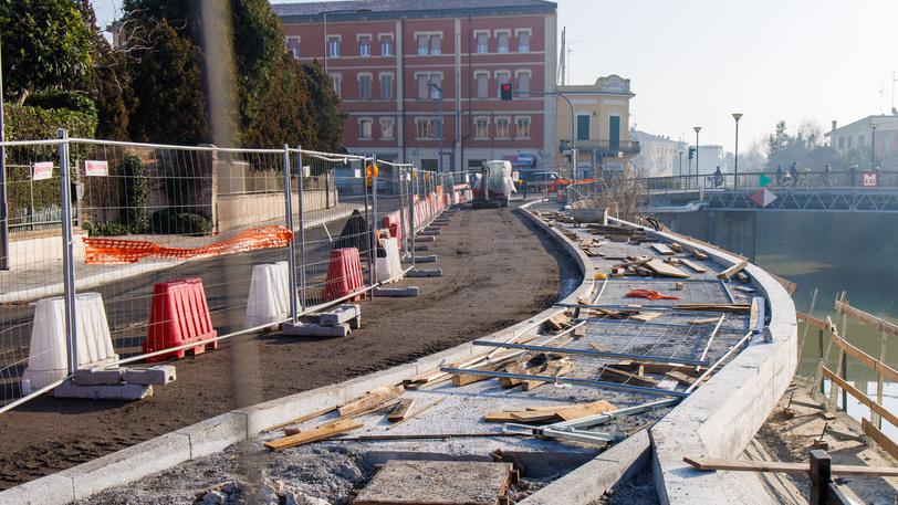 Ferrara. Cantiere infinito in via Darsena: «La situazione è insopportabile»