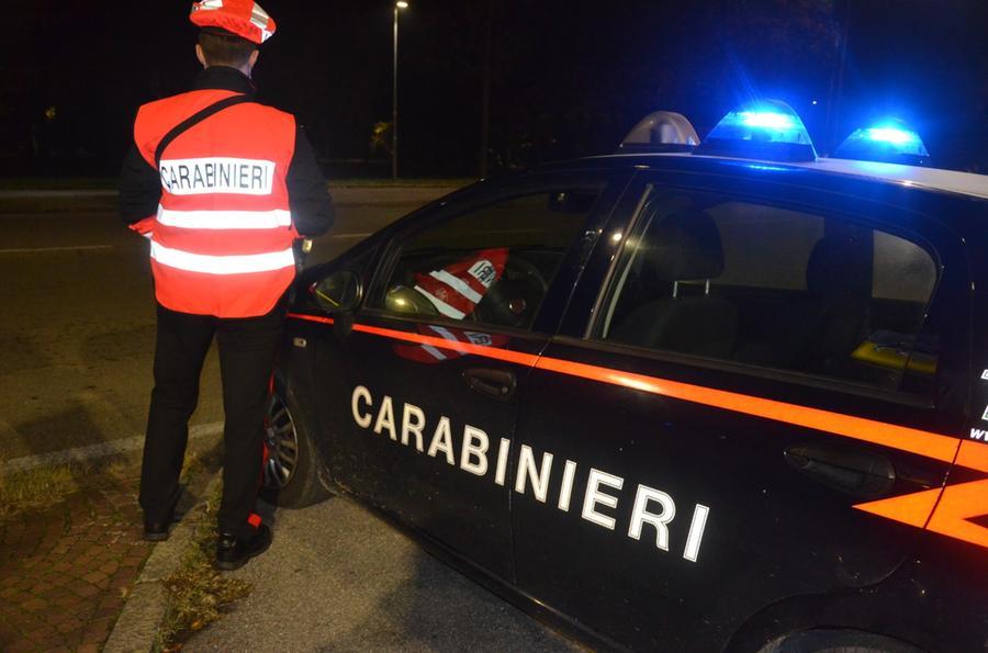 Cavezzo, i carabinieri trovano 33 stranieri ospitati in un appartamento