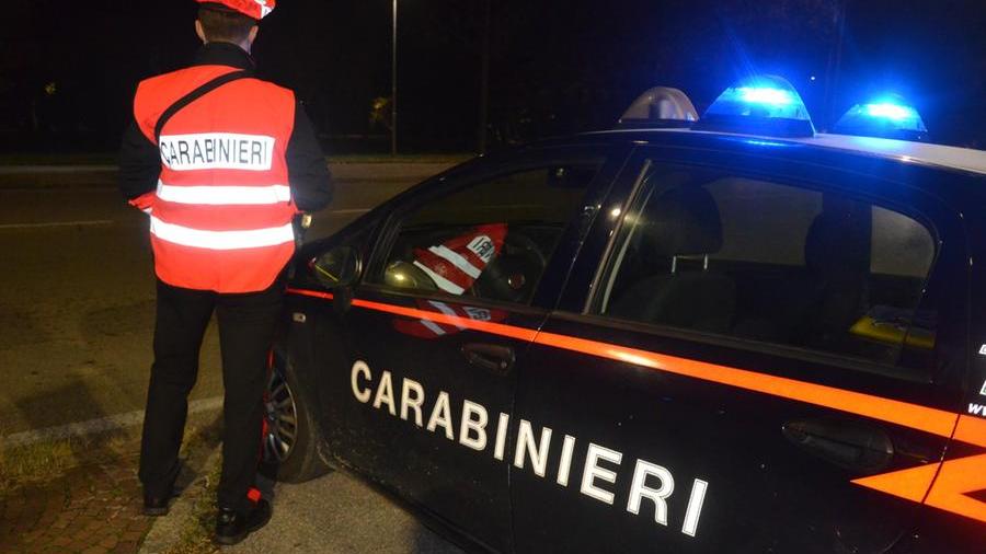 Cavezzo, i carabinieri trovano 33 stranieri ospitati in un appartamento