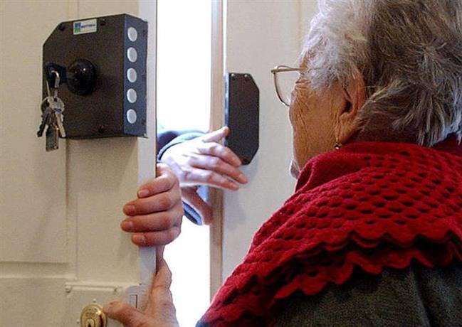 «Sono il maresciallo, mi dia i soldi» Decine di casi di truffe telefoniche