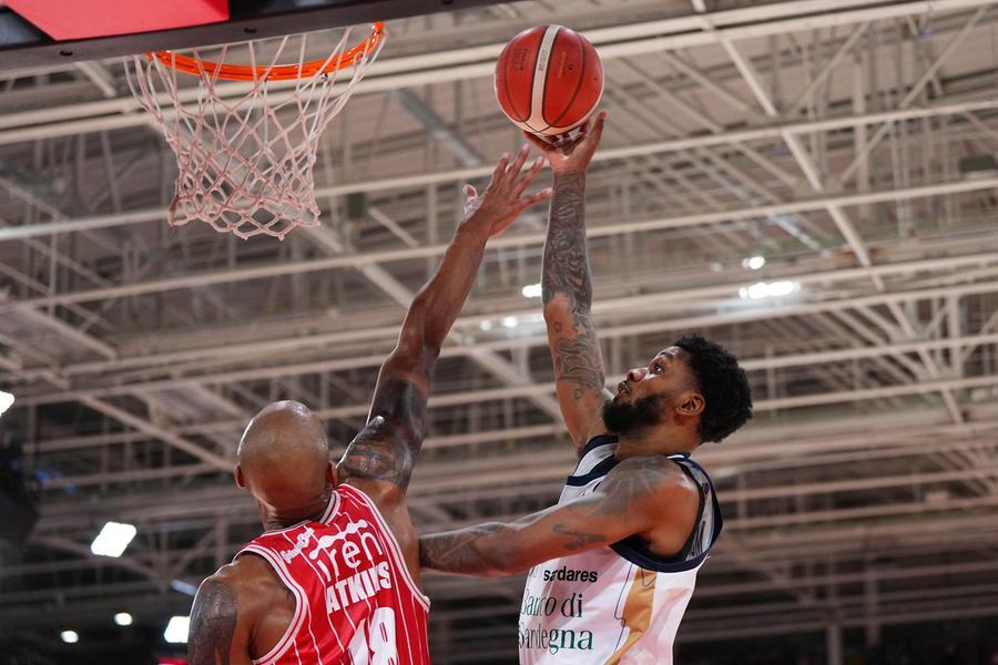
	<strong>Alfonzo McKinnie</strong> top scorer del match

