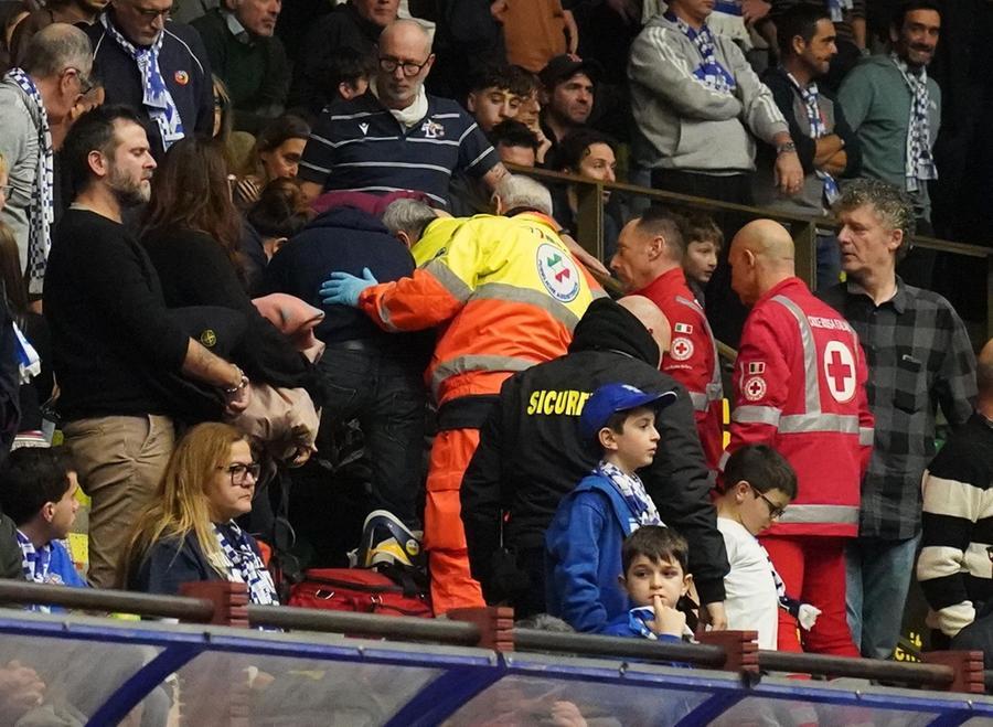 
	Il soccorso dei volontari (foto Franco Silvi)

