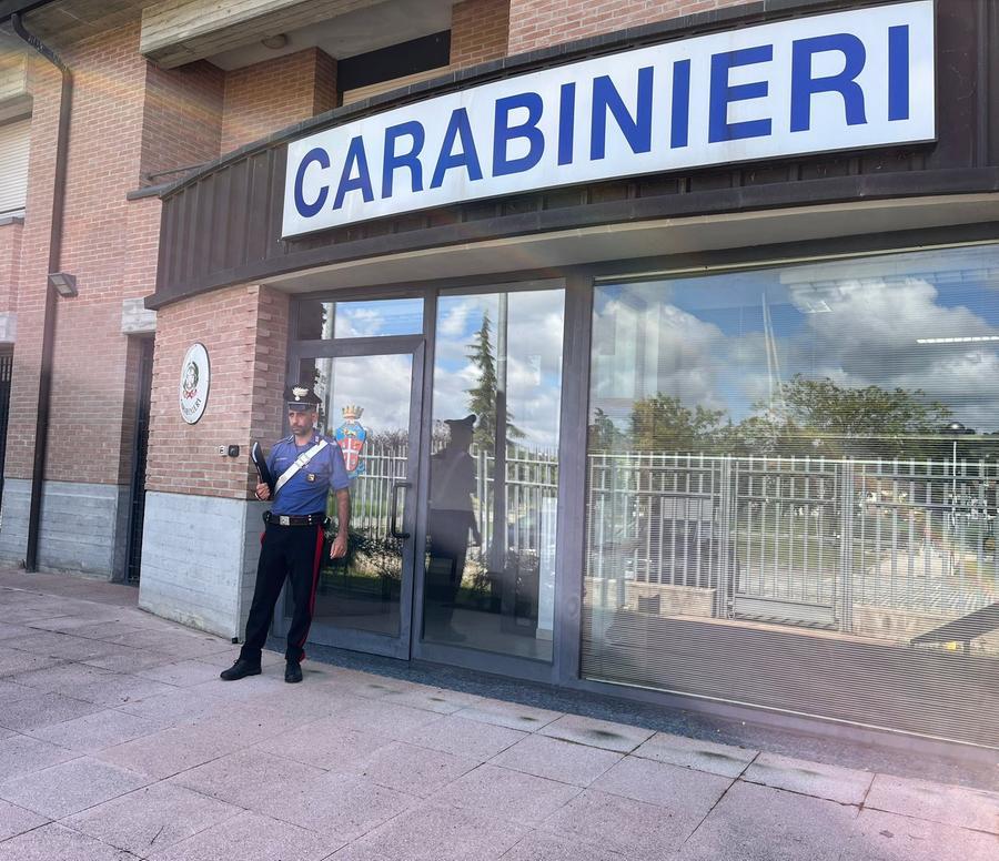 Manda messaggi minacciosi all’ex della fidanzata, denunciato