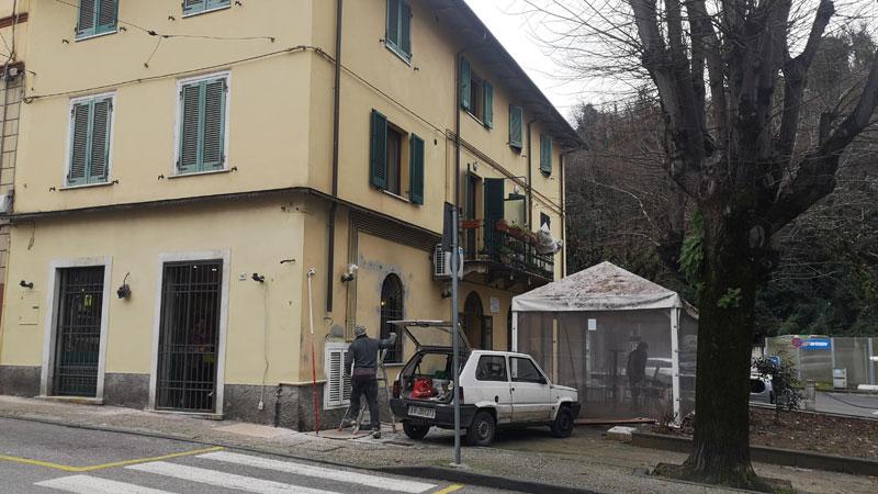 L’esterno del bar