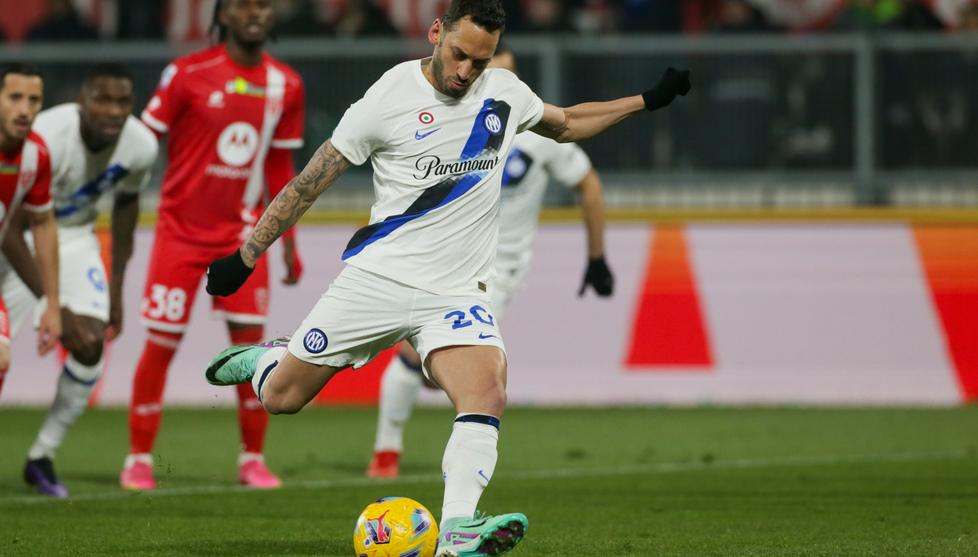 15 su 15 Hakan Calhanoglu