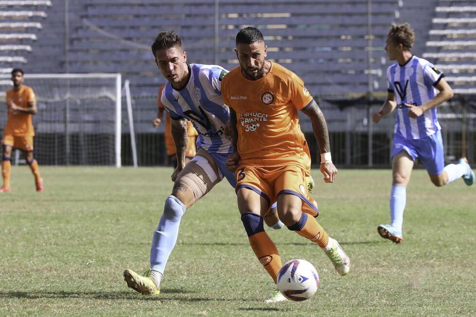 La sfida di andata allo stadio Melani contro il Victor San Marino (foto Nucci/Innocenti)