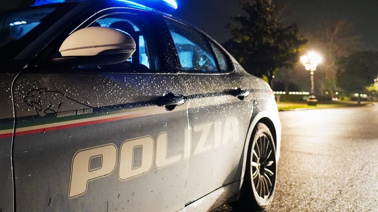 Una volante della polizia (foto d'archivio)