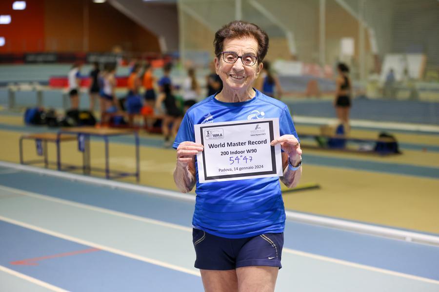 Atletica, record del mondo nei 200 metri piani per una 90enne padovana