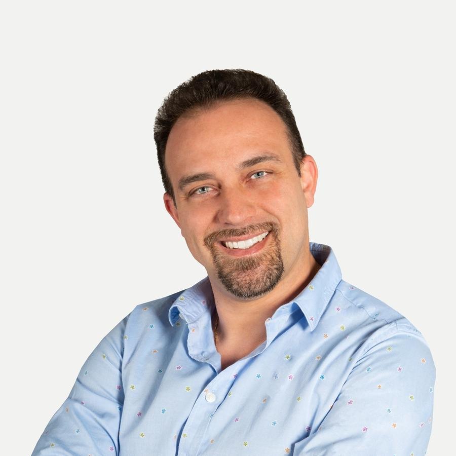 Reggio Emilia, gli urlano del fascista dai palchi il consigliere chiama i carabinieri