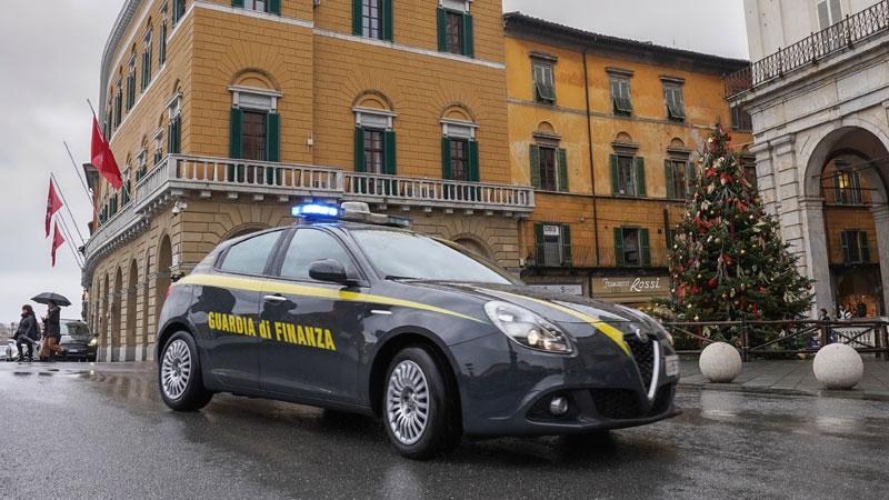 Un controllo della Guardia di finanza di Pisa