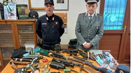 Pisa, tre bracconieri presi nel parco di San Rossore: usavano armi modificate per uccidere gli animali