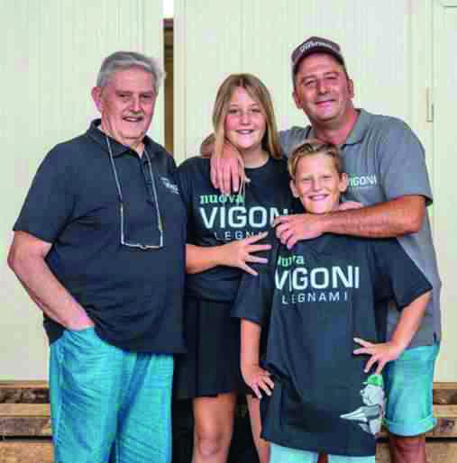 
	MAURO CON IL FIGLIO ANDREA E I NIPOTI NICOLA E AURORA

