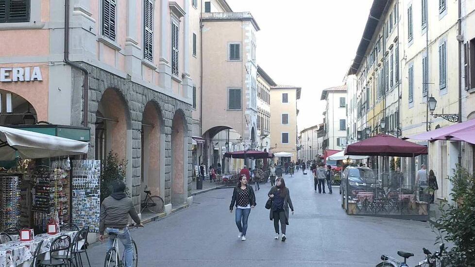Pisa, sos commercio in centro storico: «Serve la svolta o addio negozi»
