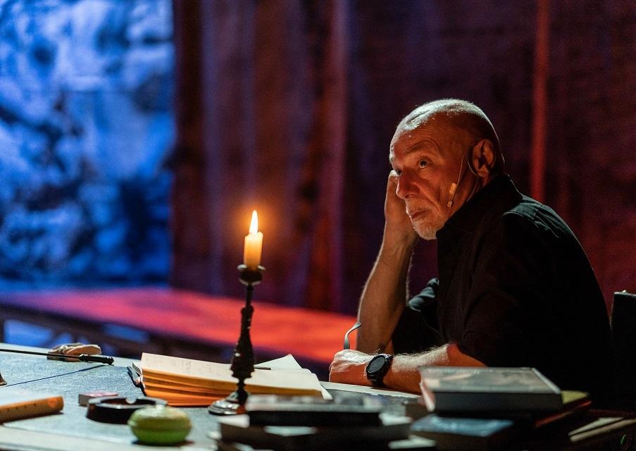 Paolo Nori in scena al teatro Boiardo con “La libertà. Primo episodio”