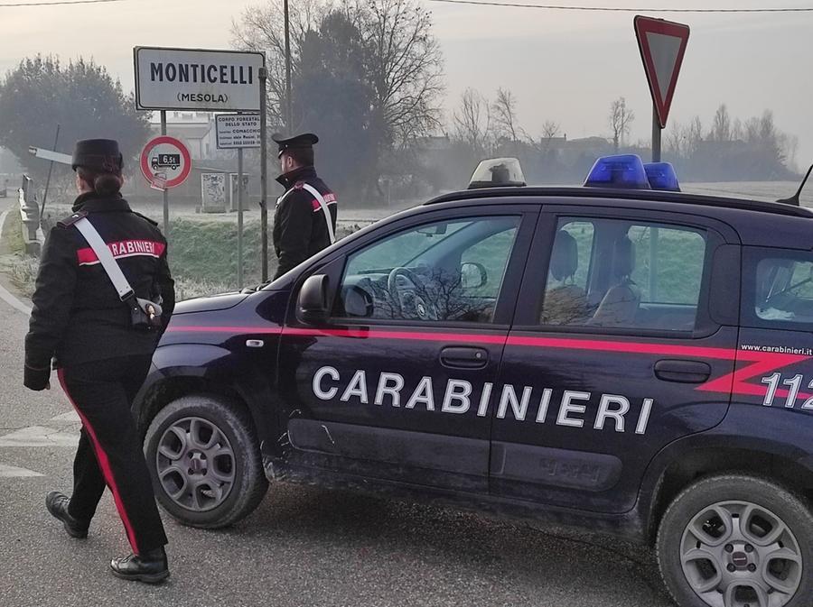 Mesola, evade dagli arresti domiciliari: bloccata dai carabinieri