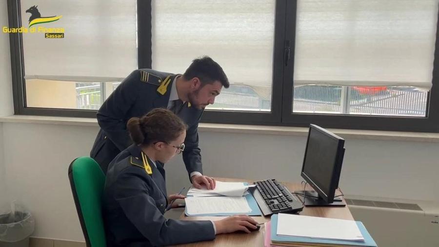 Bonus fantasma a Olbia, il “geometra con la Porsche” era sospeso