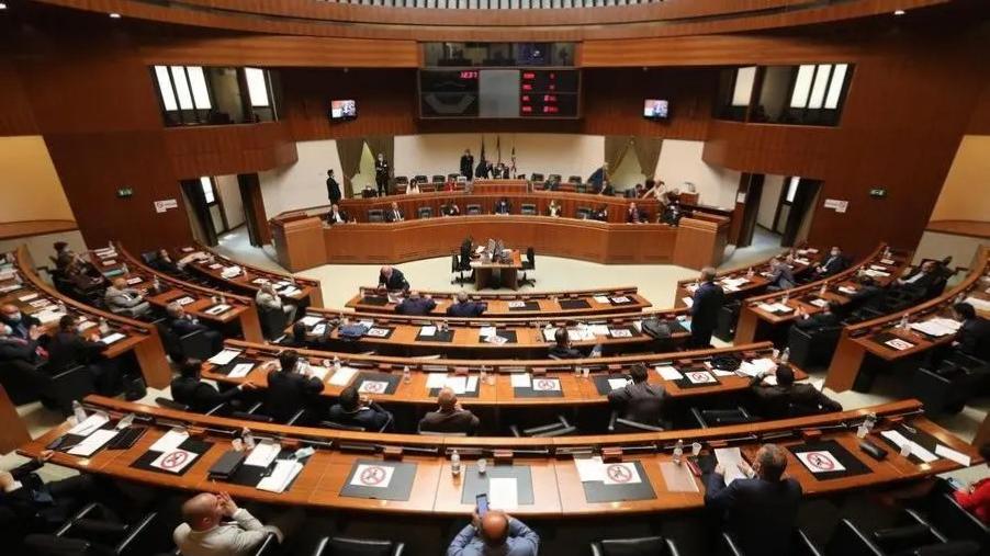 Imprenditori, medici e atleti: i partiti a caccia di candidati