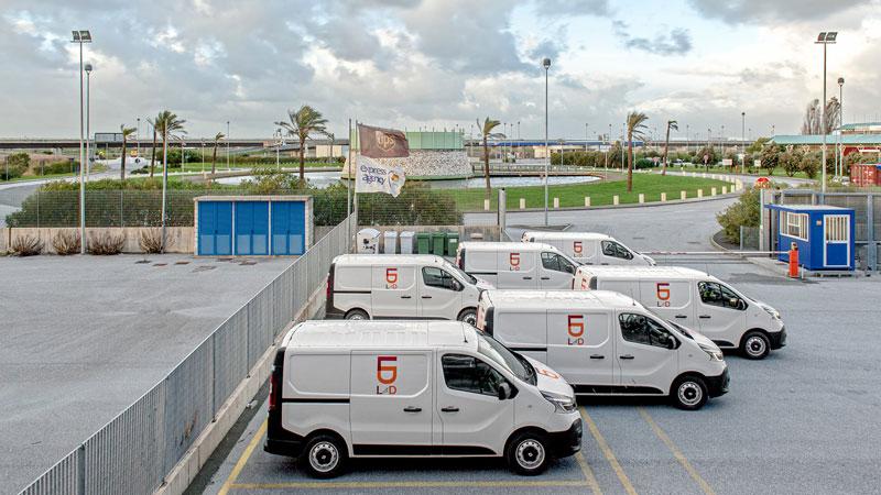 Alcuni furgoni dell’azienda Logistica e distribuzione nella sede dell’interporto Amerigo Vespucci di Guasticce (foto d’archivio)