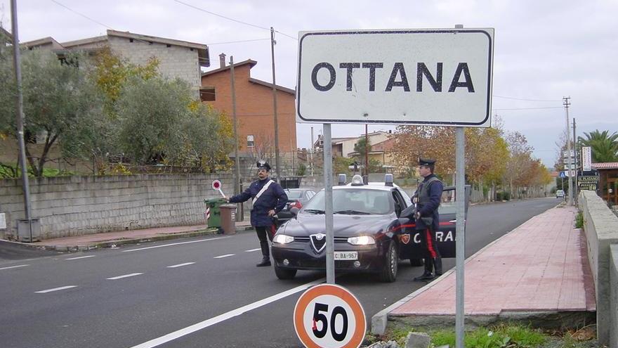 Telefona al carabiniere: «Mi uccido», le pattuglie corrono a salvarlo