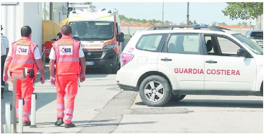 Goro, pescatore muore davanti agli amici
