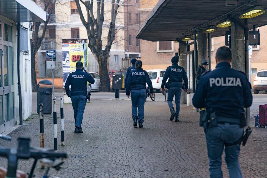 Modena, caccia al “boss della Pomposa”: maxi retata in autostazione