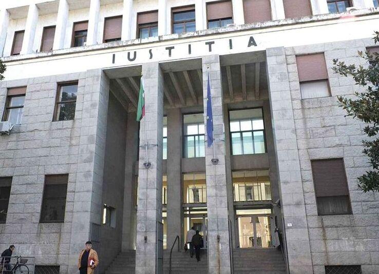 Pisa, spariti 300mila euro dal conto della moglie: imprenditore a processo con l'accusa di peculato<br>
