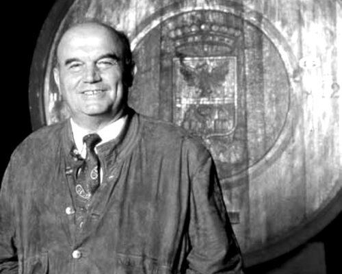 
	Ezui Rivella (<a href="https://winenews.it/it/addio-ad-ezio-rivella-primo-enologo-manager-del-vino-italiano-tra-i-padri-dellenologia-moderna_515663/">foto Wine News</a>)

