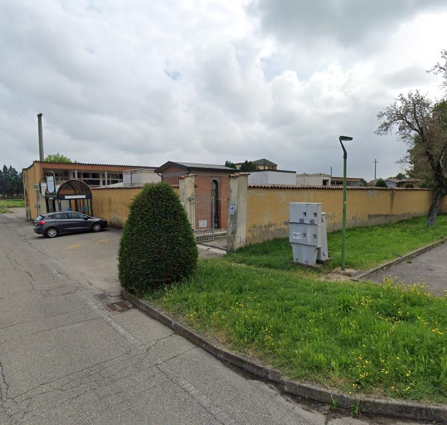 Modena, devastano la tomba del bambino per “dare una lezione” al padre