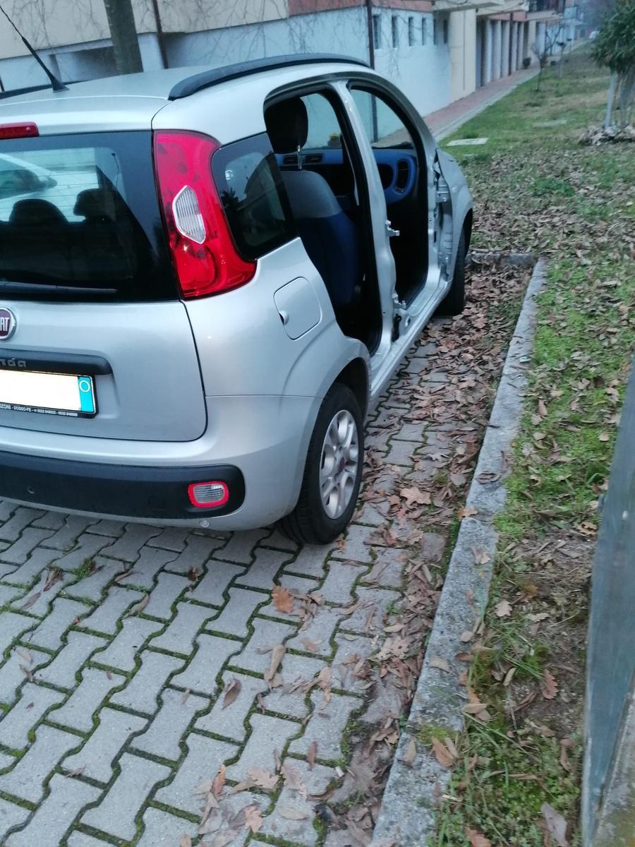 Modena, rubano due portiere di una Panda: «Colpo nella notte, danno da 2.500 euro»