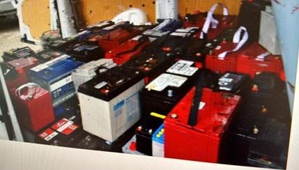 Sassari, con il camion pieno di batterie d’auto: sequestrate