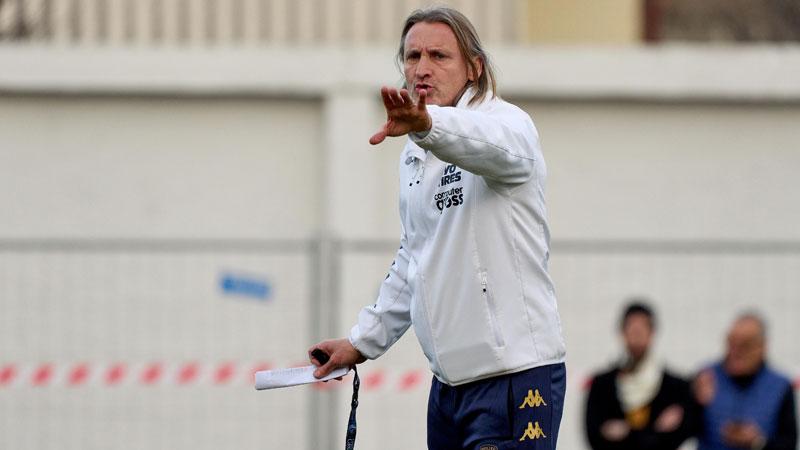 Davide Nicola, nuovo allenatore dell’Empoli, mentre guida il primo allenamento dopo il suo arrivo in azzurro