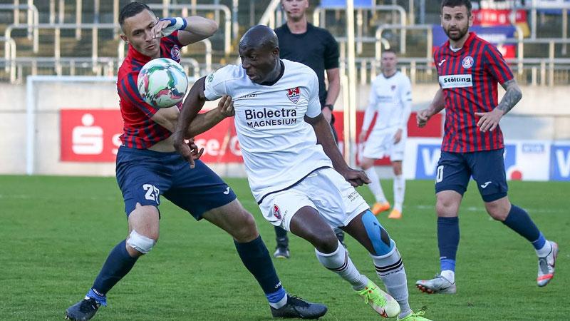 Charles Atsina, 34 anni, nativo del Ghana