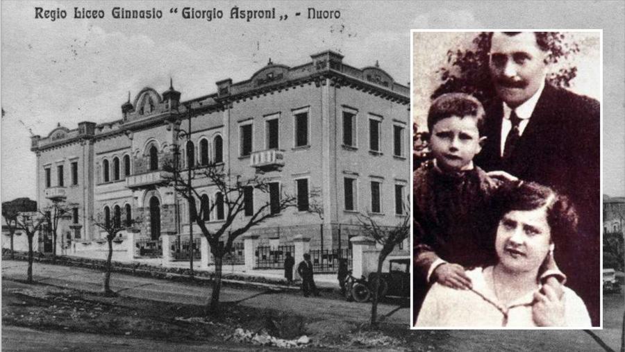 
	Il Regio Ginnasio &ldquo;Giorgio Asproni&rdquo;. Nel riquadro: Indro Montanelli bambino con il padre Sestilio e la madre Maddalena Doddoli

