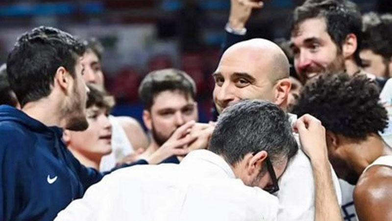 
	Barsotti (a destra) e Carlotti si abbracciano dopo una vittoria della Fabo Montecatini

