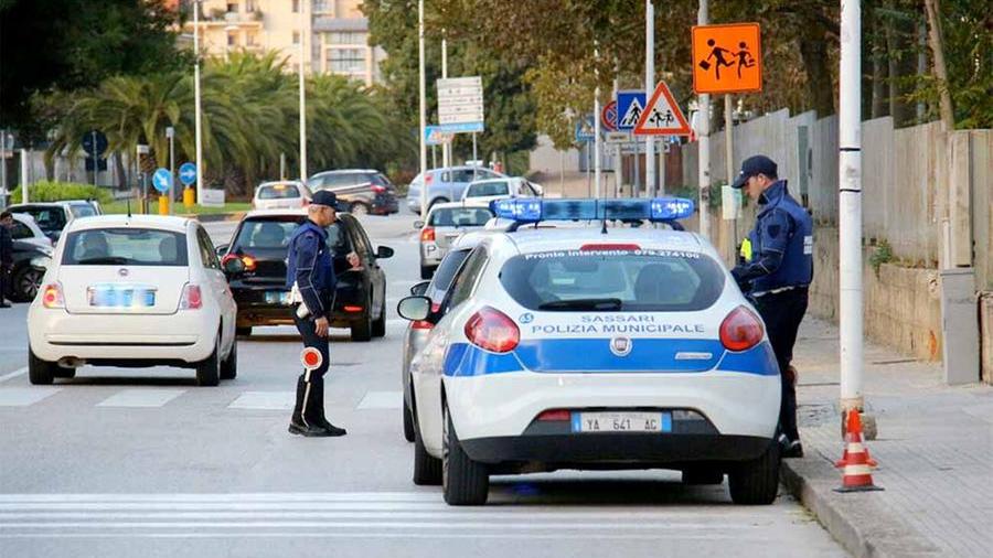 Sassari, encomio per dieci agenti della polizia municipale: uno ha sventato il suicidio di un minorenne