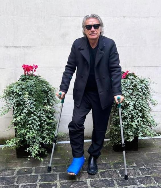 Ligabue operato al tendine d’Achille: «Ho iniziato l’anno con il piede giusto»