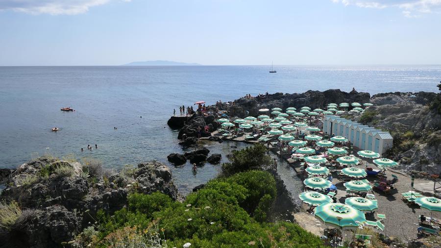 
	Il Bagno delle donne a Talamone su un tratto di scogliera&nbsp;(foto Enzo Russo)


