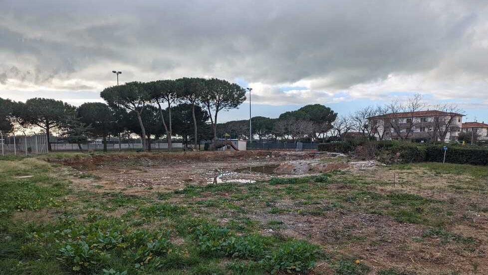 Il cantiere deserto per la realizzazione del nuovo asilo Arcobaleno