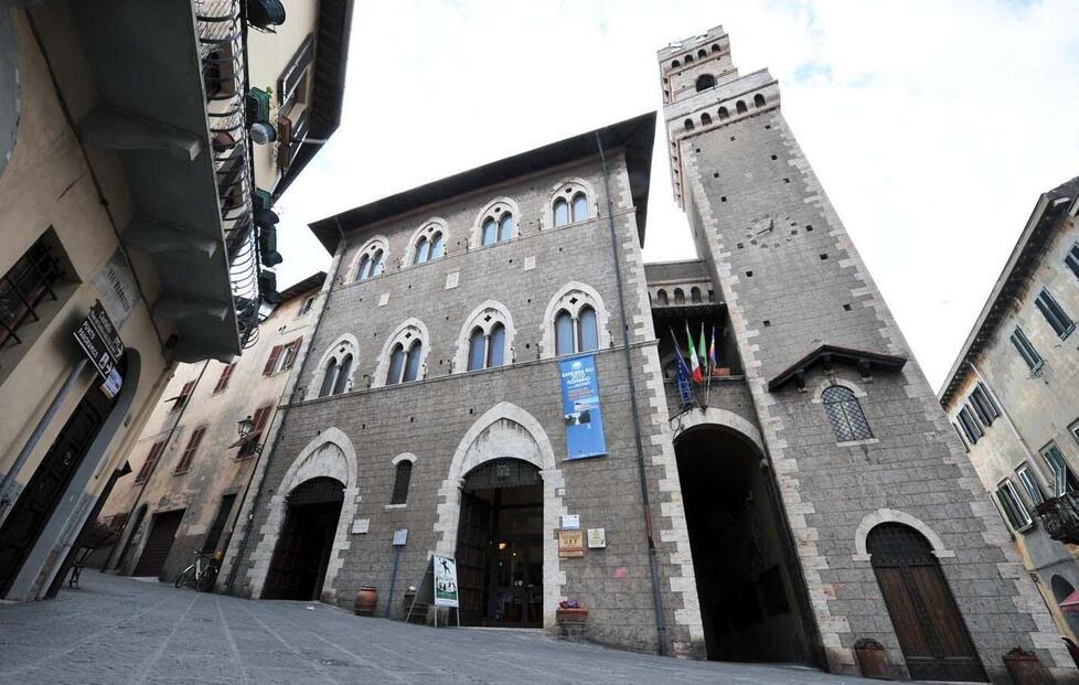 Il palazzo comunale di Piombino